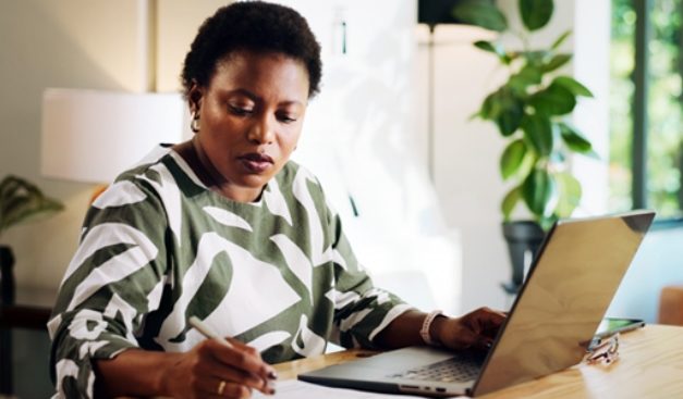How much money should I keep in a savings account for emergencies?