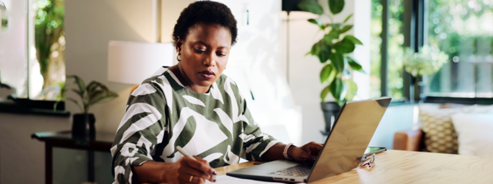 How much money should I keep in a savings account for emergencies?